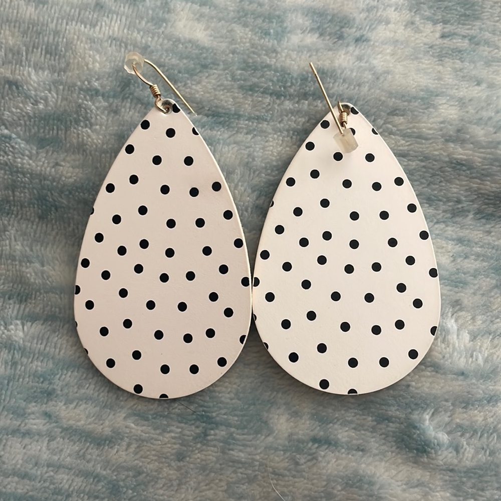 Nickel and Suede White and Black Polka Dot Teardrop M